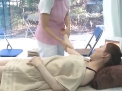 マッサージと称して素人マンコにたっぷり中出し→結果ｗ素人お姉さん中出しマッサージのアダルトエロ動画