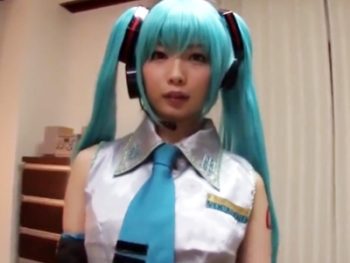 初音ミクのコスプレした美少女がガン突き高速ピストンに痙攣連続アクメｗ美少女コスプレ顔射ハメ撮りのアダルト動画
