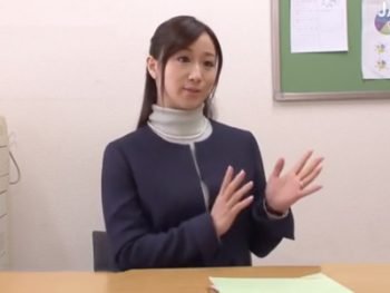 美人すぎる素人妻ナンパ→長い舌使って車内でフェラ抜きｗ素人人妻ナンパフェラの無料ポルノ動画