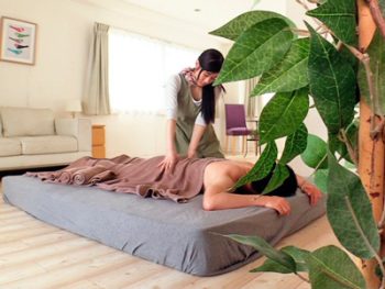 可愛い店員さんばかりで頭が真っ白になるほど気持ちいい回春オイルエステ美少女お姉さん手コキマッサージのアダルトエロ動画