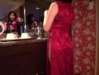 チャイナ服黒髪素人！隙間から見える網タイツもそそる絶品美女と濃厚ハメ撮り美少女コスプレハメ撮りのアダルト動画