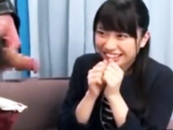 デカチンにテンション上がった素人JDが優しくご奉仕ｗ素人美少女フェラ手コキのアダルト動画