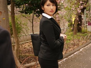 ずっと憧れていた女上司と出張先のビジネスホテルで相部屋…思いのたけを身体でぶつけて！巨乳お...