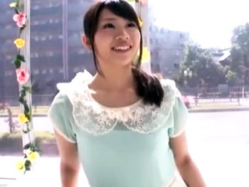 差し出された極太チンコに赤面しながらも最後までしちゃう美少女JD素人美少女顔射のエロAV動画