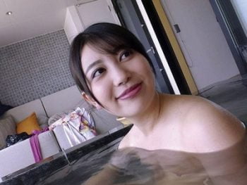 不倫妻とイケナイ温泉旅行→広告代理店を経営する夫を放っておいて大声で喘ぎ不倫素人人妻ハメ撮りのアダルト動画