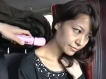 偶然捕まえた素人妻のジャングルを掻き分けて生挿入→中出し決行素人人妻熟女中出しのアダルト動画