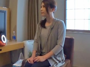 買い物帰りの美人妻をナンパ→ホテルに連れ込んで顔射パコ！素人人妻顔射ナンパのアダルトエロ動画