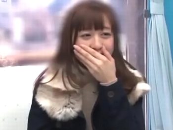 激カワ美少女が童貞チンポをMM号の中で筆おろし！素人美少女童貞のエロ動画