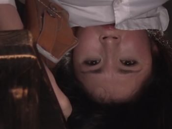 女捜査官が悪の手に捕まり…まさかの宙づりレイプ！顔射フェラぶっかけイラマチオのAV無料動画