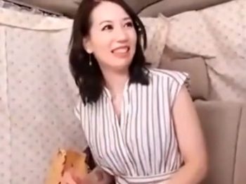 笑顔は素敵な美人妻さんナンパ→最初は謝礼を受け取るのも拒否っていたが他人棒は快く受け入れて中出し不倫素人人妻中出しハメ撮りナンパのアダルト動画