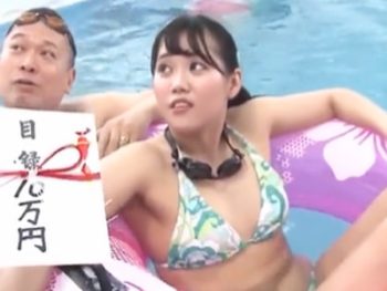 プールでナンパした親子に賞金を渡して近親パコを撮影することに成功巨乳美少女人妻水着近親相姦のアダルト動画