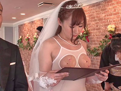 莫大な借金のカタとして見世物になりながら挙式を挙げさせられる花嫁巨乳人妻中出し松永さな鈴木...