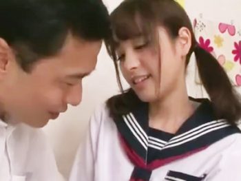 必死にお願いされると断れずに本番もしてあげちゃうJK嬢美少女のアダルト動画