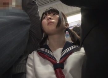 美少女JKに忍び寄る痴漢！声を出せないように押さえつけられて無残なレイプの餌食に！女子校生美少女レイプ痴漢のアダルト動画