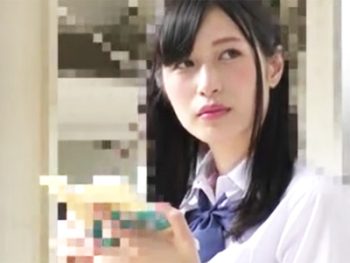 可愛い女子〇生をロックオン！電車に乗った隙を狙い中出し痴漢レ〇プ女子校生美少女中出し痴漢の無料アダルト動画
