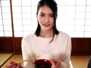 清楚な顔てるのにAV出演しちゃうお姉さんが男優の激ピスにマジイキｗお姉さん顔射のアダルト動画