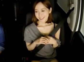 ほろ酔いの義理姉を自宅まで送り届ける途中で誘惑されて車内で近親中出しパコお姉さん中出し近親相姦のエロ動画