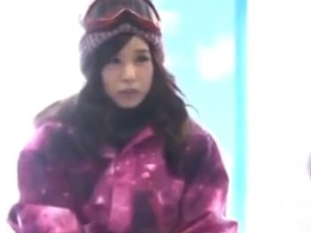 男友達と素股→我慢出来ずに挿入からの中出し！巨乳素人お姉さん中出し盗撮のアダルトエロ動画