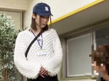 裏方のはずのADお姉さんが可愛すぎて男優のハードピストン食らう羽目にｗ素人お姉さん中出しレイプのエロ動画