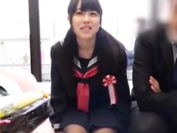 ミラー越しの妻の前で卒業したての娘にガッツリ種付けして孕ませる父親ｗ女子校生美少女中出し近親相姦盗撮のアダルトビデオ動画