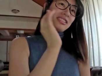 巨乳娘が上司の自宅に行って巨乳をぶるぶる揺らしてハメ撮りSEX巨乳人妻めがねハメ撮りのエロ動画