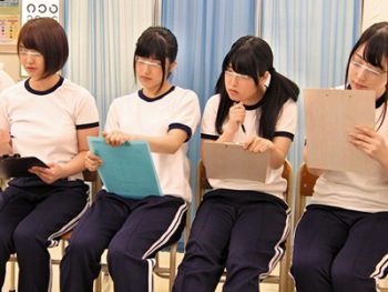 医師の乳首をこねくりまわす身体測定に発情しだすJKを大胆ハメ巨乳女子校生美少女のアダルトエ...