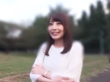 おっとり美女がAV初出演で濃厚ザーメン抜きにかかる美少女フェラ手コキデビュー作のアダルトエロ動画