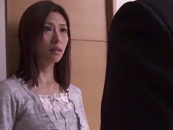 不動産屋を名乗る男に迫られ寝取りレイプされた美人妻巨乳人妻顔射レイプの無料ポルノ動画