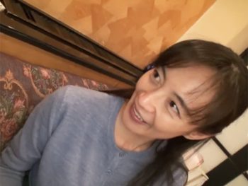 若いときは可愛かったであろうセックスレス熟女妻に青春を取り戻してもらう中出しハメ撮り素人痴女人妻熟女中出しハメ撮りのアダルト動画