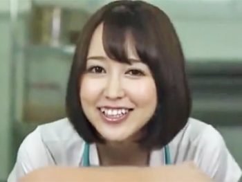 エロカワ女優篠田ゆうちゃんのテクでザーメン大放出巨乳お姉さんフェラ手コキパイズリ篠田ゆうのアダルト動画
