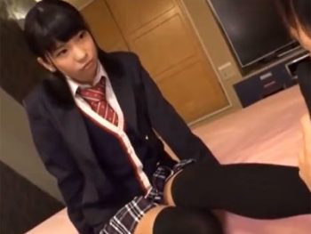 美少女JKが制服姿のままでチンポ奉仕→ザーメンぶっかけ女子校生美少女ぶっかけのアダルト動画