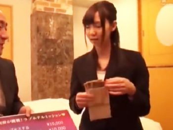 入社一年目の新人OLがハゲ上司とラブホで二人きりになり中出しされちゃう映像ｗ素人OL中出し盗撮のエロ動画