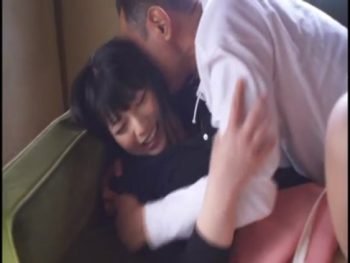 人妻の上原亜衣が嫁に逃げられた売れない画家に襲われ中出しレイプされるｗ巨乳人妻中出し顔射レイプのポルノ動画