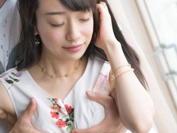 菅野美穂みたいな美少女が両手で顔を隠してハニカム仕草にキュンとせずにはいられないラブSEX巨乳素人美少女のアダルトエロ動画