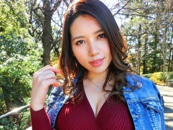 おいおいこんなハーフデカ尻女が中出しOKのド変態だなんてｗ巨乳素人ギャルハーフ痴女中出しデビュー作のアダルト動画