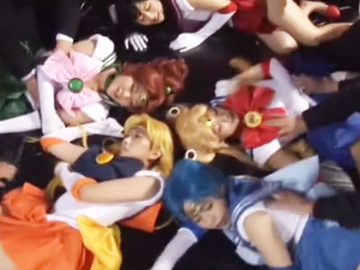 美少女ヒロインを捕らえてハーレム強姦→次々に挿入されてアクメ顔晒して痙攣イキ巨乳美少女中出しレイプ乱交のアダルトエロ動画