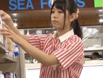 可愛いバイト店員が強姦魔に密室で乳首をいじられ失禁しながらレイプアクメ女子校生美少女パイパン中出しイラマチオレイプのアダルト動画