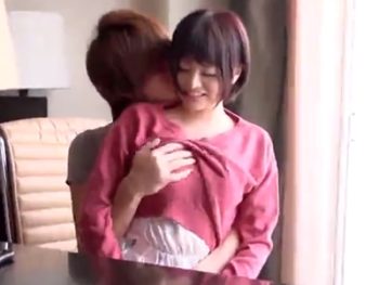 ショートカットが似合う色白で透明感のある美少女がイケメンとのパコで痙攣絶頂美少女ぶっかけのアダルト動画