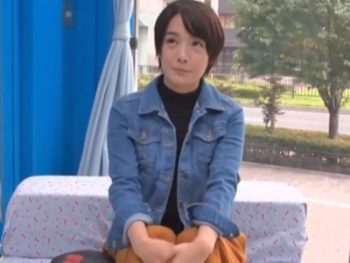 勃起チンポ見せられて発情したショトカ娘が逆らえぬまま中出し受け入れ！素人美少女中出しのエッチ動画