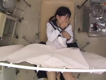 産婦人科に診察に来た美少女JKが悪徳医師にパイパンマンコに中出しレイプされまくるｗ素人女子...