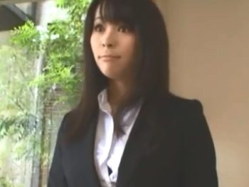 巨乳OLが喉奥までデカマラをぶち込まれるイラマで悶えまくりｗ巨乳お姉さんOLイラマチオのアダルトエロ動画