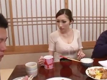 自分のことをエロい目で見ている義息子とイケナイ関係になる巨乳痴女義母痴女人妻熟女JULIAのアダルト動画