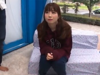 童顔の素人美少女がMM号で突然チンポを挿入されて驚愕アクメ素人美少女のアダルト動画