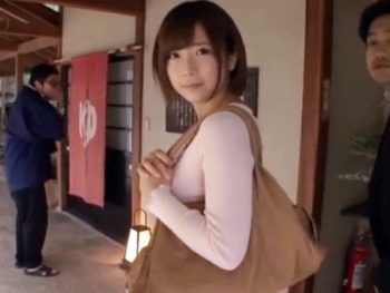 巨乳妻・紗倉まなが家族旅行で温泉→発情した義父に媚薬盛られ近親相姦ファック巨乳痴女人妻中出しレイプ近親相姦のエロ動画