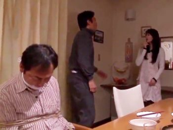 昏睡したダンナを縛って美しい妻をレイプNTR巨乳人妻レイプの無料エロ動画