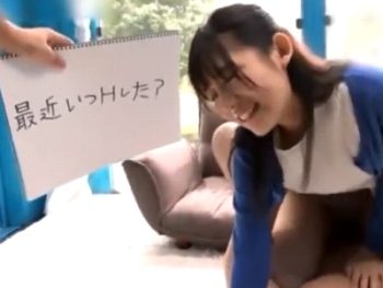 ハメられながらも必死に質問に答えてくれる素人さん素人美少女ナンパのエッチな動画