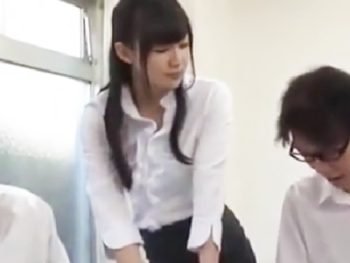 美人な先生が生徒にレイプされて繰り返されるポルチオ突きに堕ちる女教師中出しレイプ乱交のエロ動画