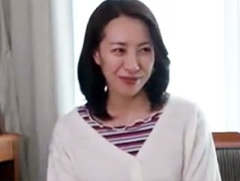 下着チェックと騙して上品な奥様を巧みに脱がせて寝取り中出しハメ撮り決行ｗ素人人妻中出しハメ撮りのエロ動画