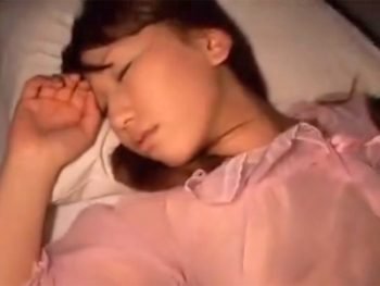 巨乳娘が夜這いされるも抵抗なく肉棒受け入れｗ巨乳お姉さん痴女のアダルト動画