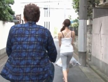 執拗にストーキングされた人妻がオナニー姿を見られて双方合意の不倫パコｗ巨乳人妻レイプのアダルト動画